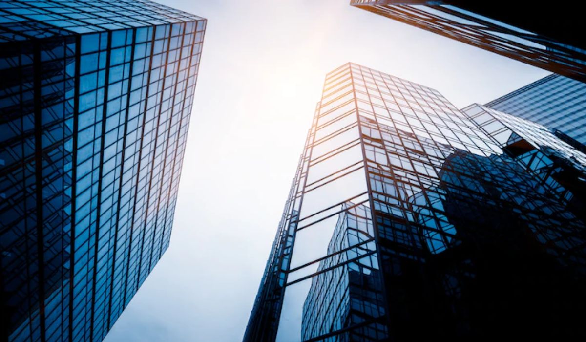 Holding real vs. sociedad patrimonial: cómo saber si tu empresa dirige o solo invierte