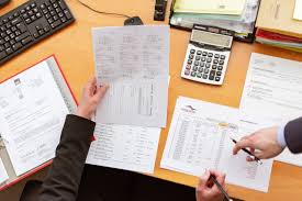 ¿Cuánto retiene tu empresa cuando te paga atrasos? Lo que debes saber