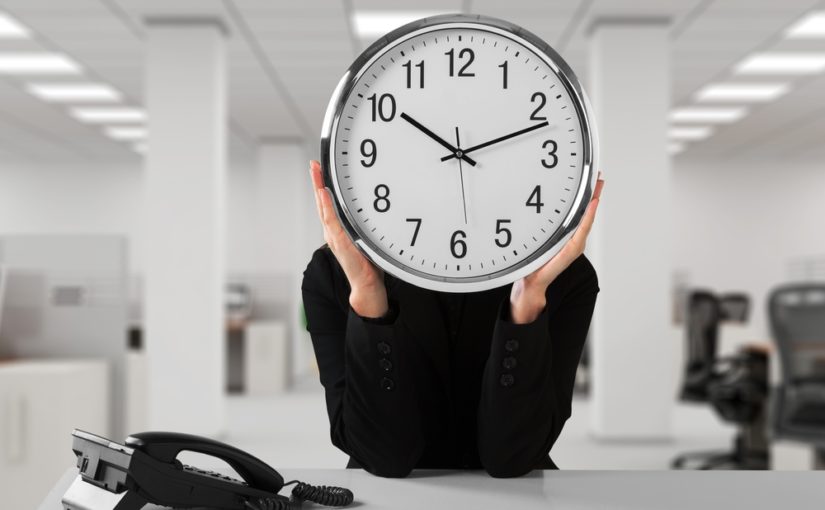 ¿Puede un trabajador negarse a fichar? Lo que empieza como un olvido puede acabar en un problema laboral
