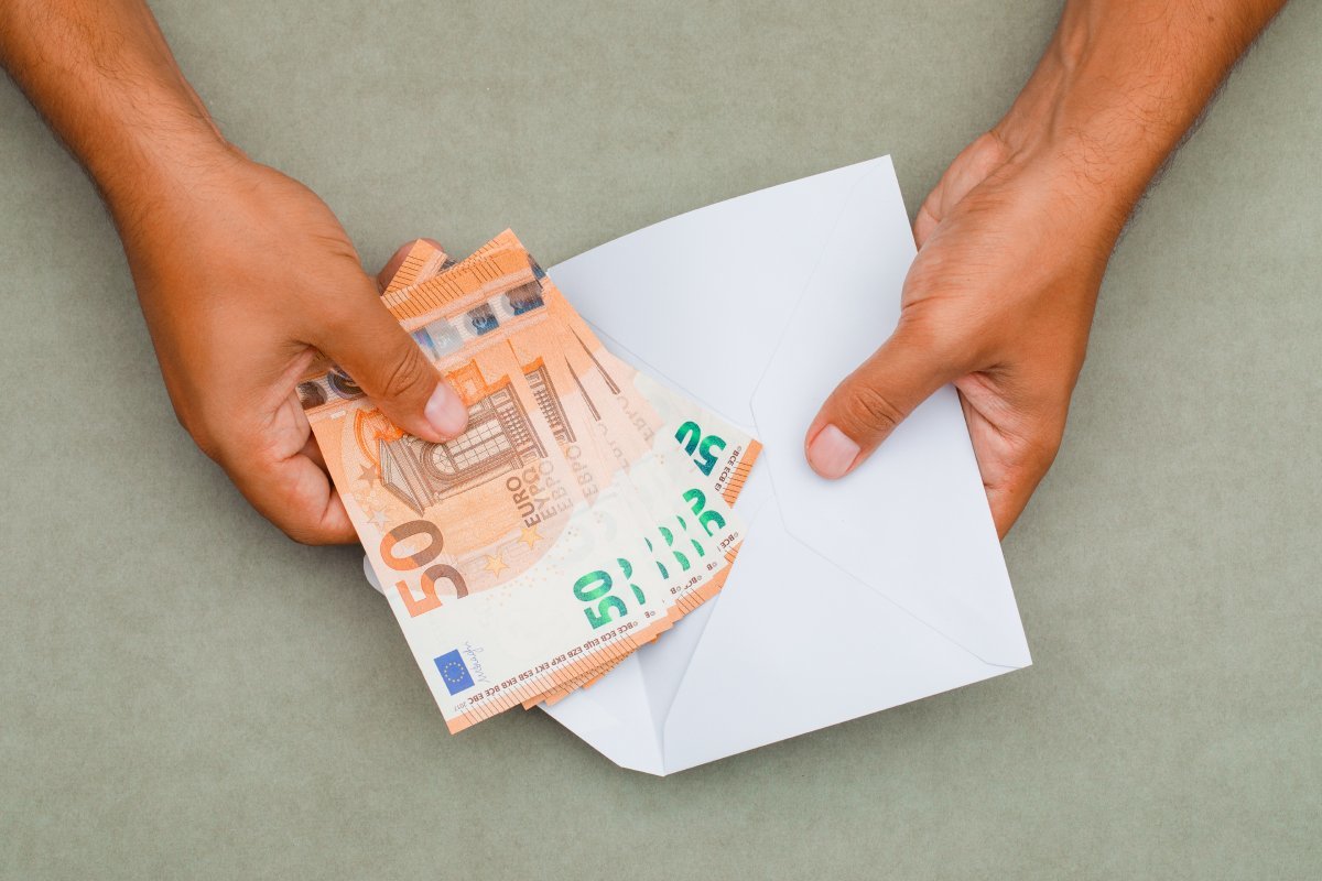 Te han ingresado más dinero del que te corresponde en la nómina: esto es lo que dice realmente la ley